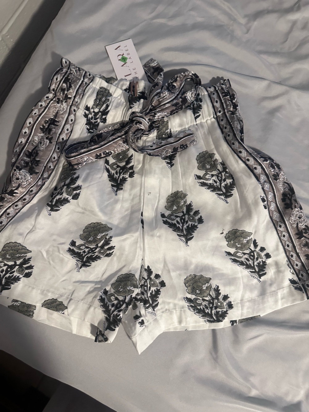 Clara The Label Floral High-Waist Tie-Front Women's Shorts - White/Gray